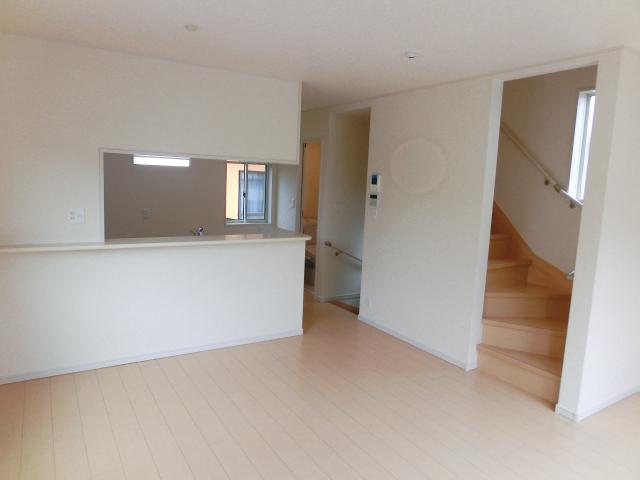 Living. Floor plan of Communication emphasizes the staircase has been placed in the living room.