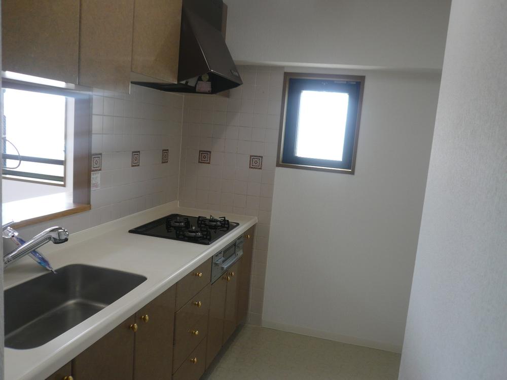 Kitchen. Window with a face-to-face system Kitchen (November 2013) Shooting