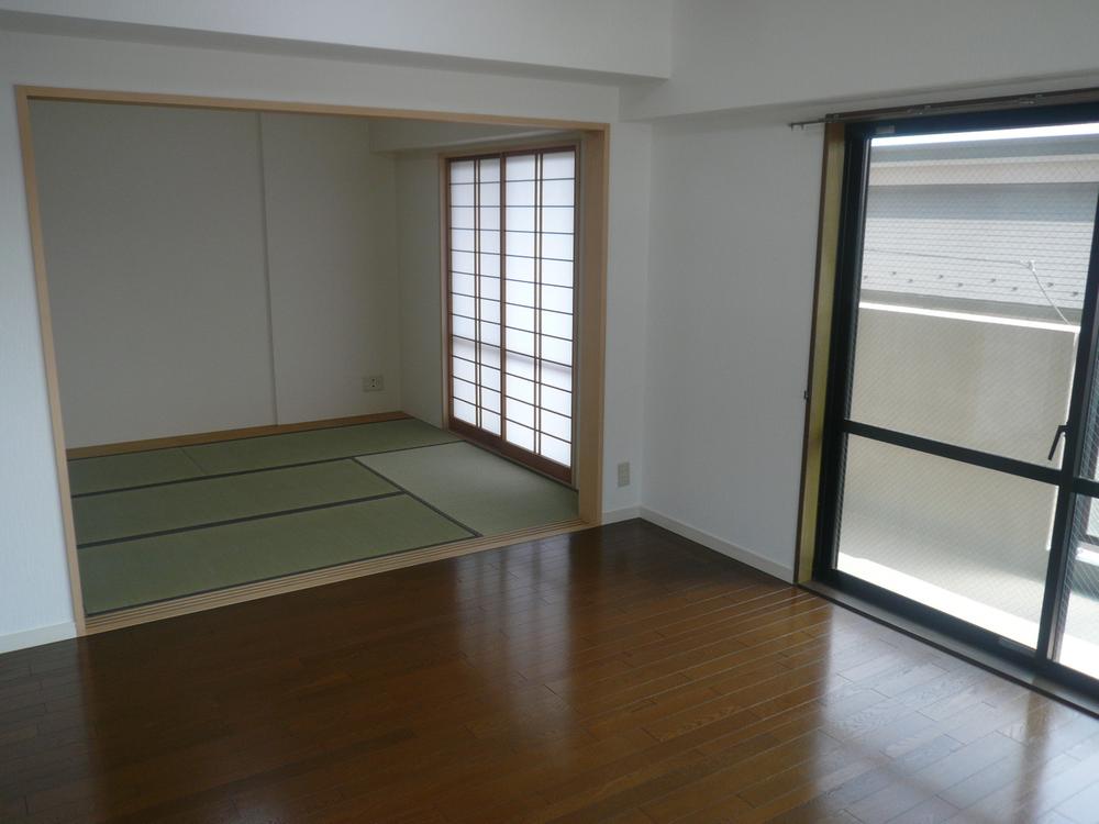 Non-living room. Japanese-style room that leads to the living room (11 May 2013) Shooting