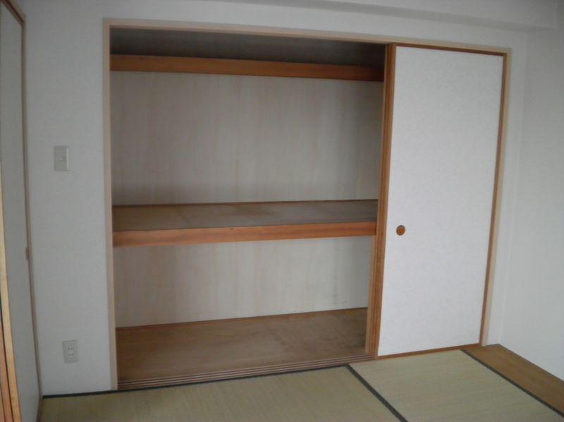 Non-living room. Japanese-style storage