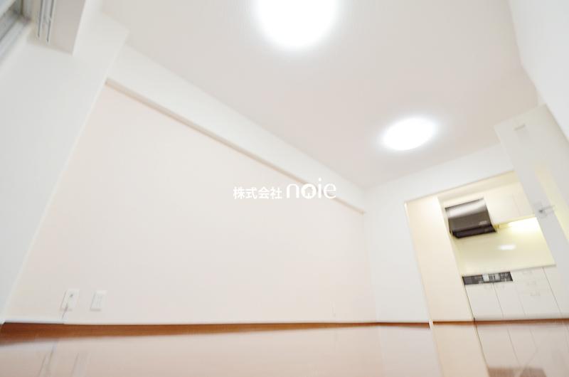 Living. ~ In fact, please check ~  ◆ Vertical spacious LDK.  ◆ It was taken from the balcony side.