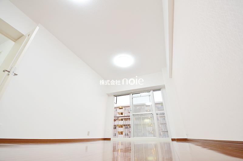 Living. ~ In fact, please check ~