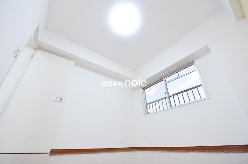 Non-living room. ~ In fact, please check ~