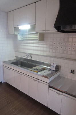 Kitchen. 2-neck is a gas stove can be installed.