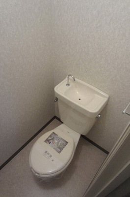 Toilet. Of course, bus ・ Toilet is separate.