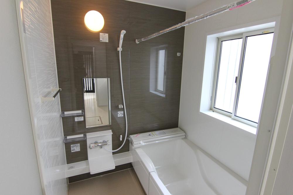 Bathroom. Building 2 Bathroom (2013 November 11 shooting) earthy colors of the bathroom. Equipped with ventilation Drying & Heating.