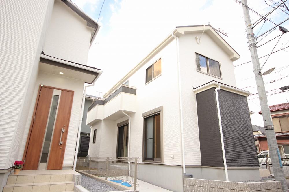 Local appearance photo. In the corner lot, There is a sense of openness is the property