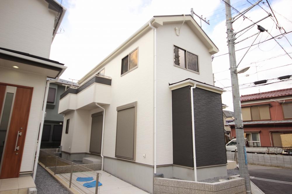 Local photos, including front road. There is a feeling of opening, Day ・ Ventilation good