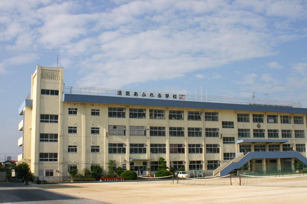 Junior high school. 1520m until Ichikawa Municipal Shimokaizuka junior high school