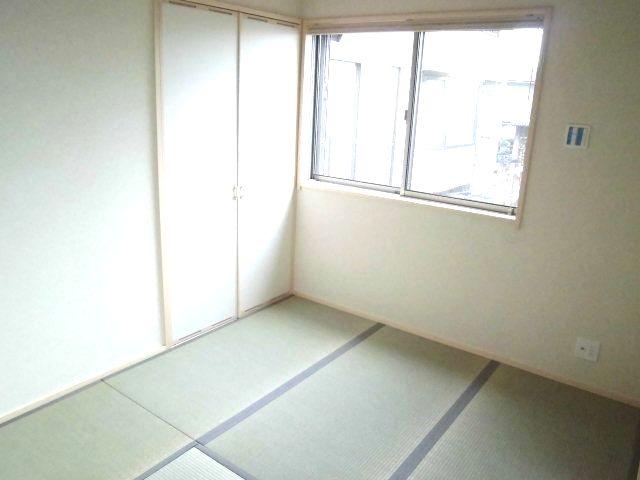 Non-living room. Is a Japanese-style room