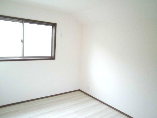 Non-living room. Western is