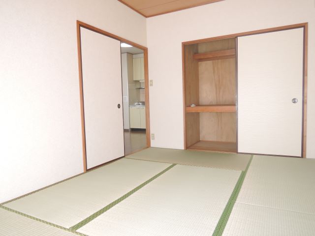 Living and room. Japanese-style room There you over