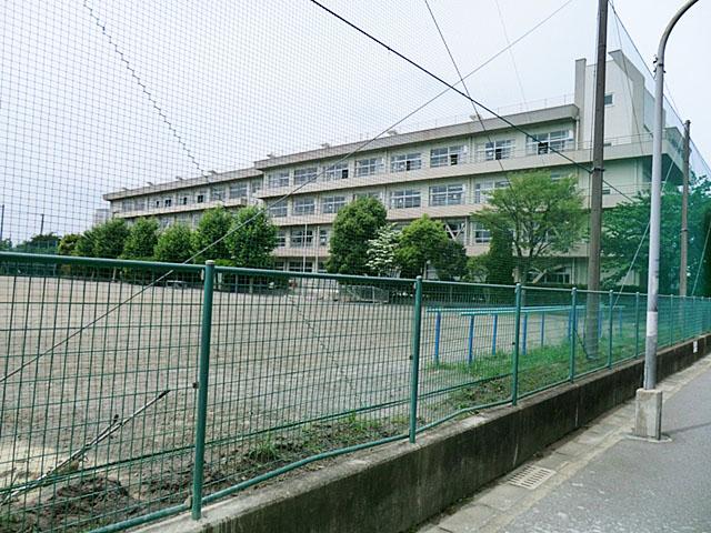 Junior high school. 560m until the eighth Junior High School