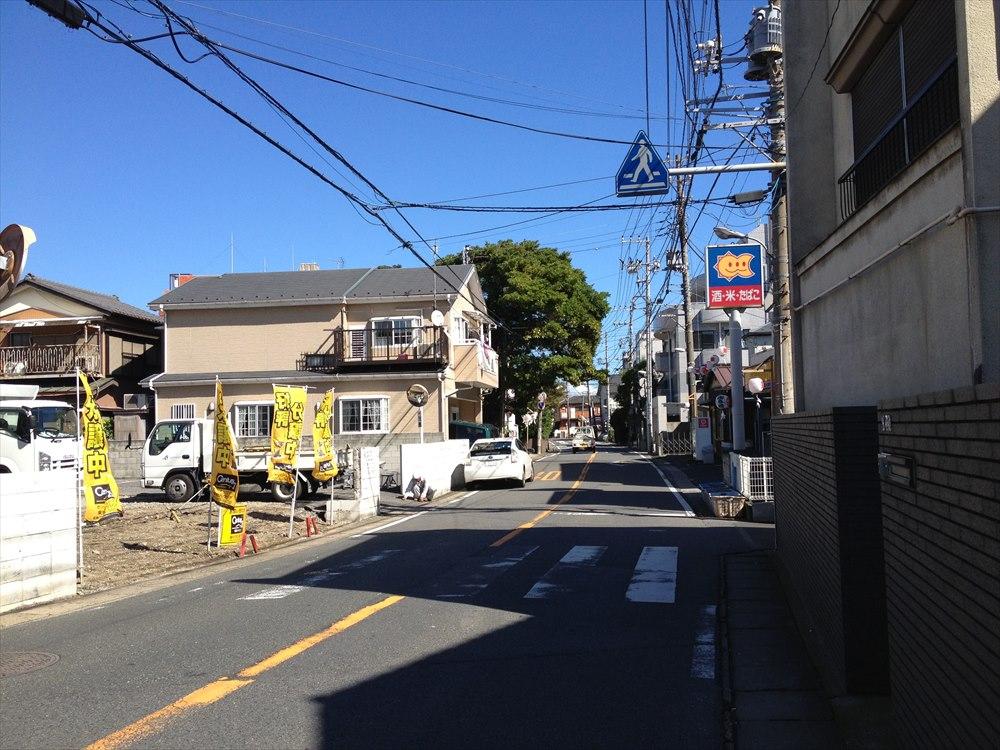 Local photos, including front road. Since it is a front road south 6m, Parking is also done smoothly.