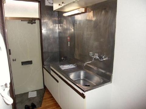 Kitchen. Sink is 180 centimeters