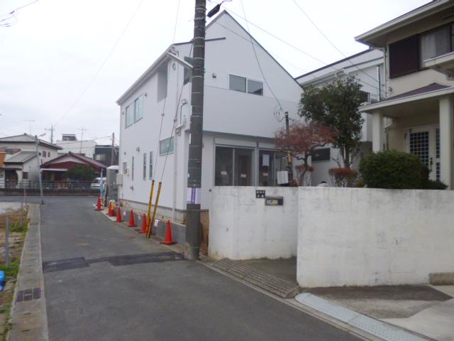 Local photos, including front road. Local (12 May 2013) Shooting