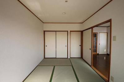 Living and room. 1 rooms want "Japanese-style space".