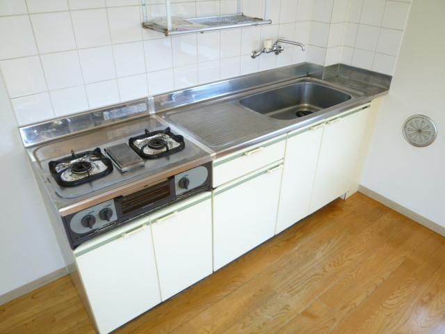 Kitchen. System kitchen, Two-burner stove installation Allowed.