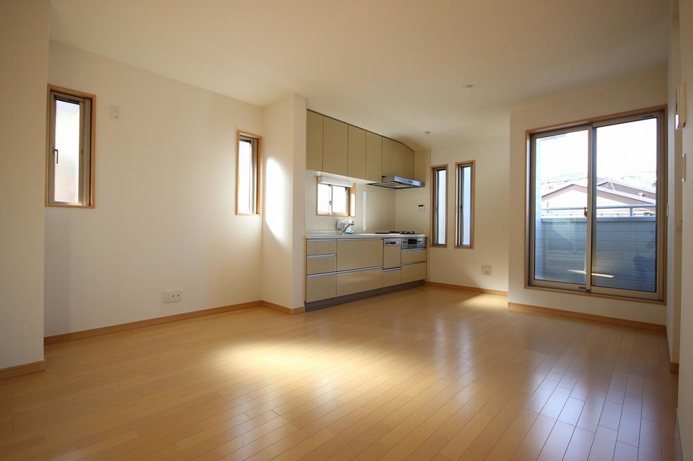 Living. Floor plans to realize a bright family space with a focus on living