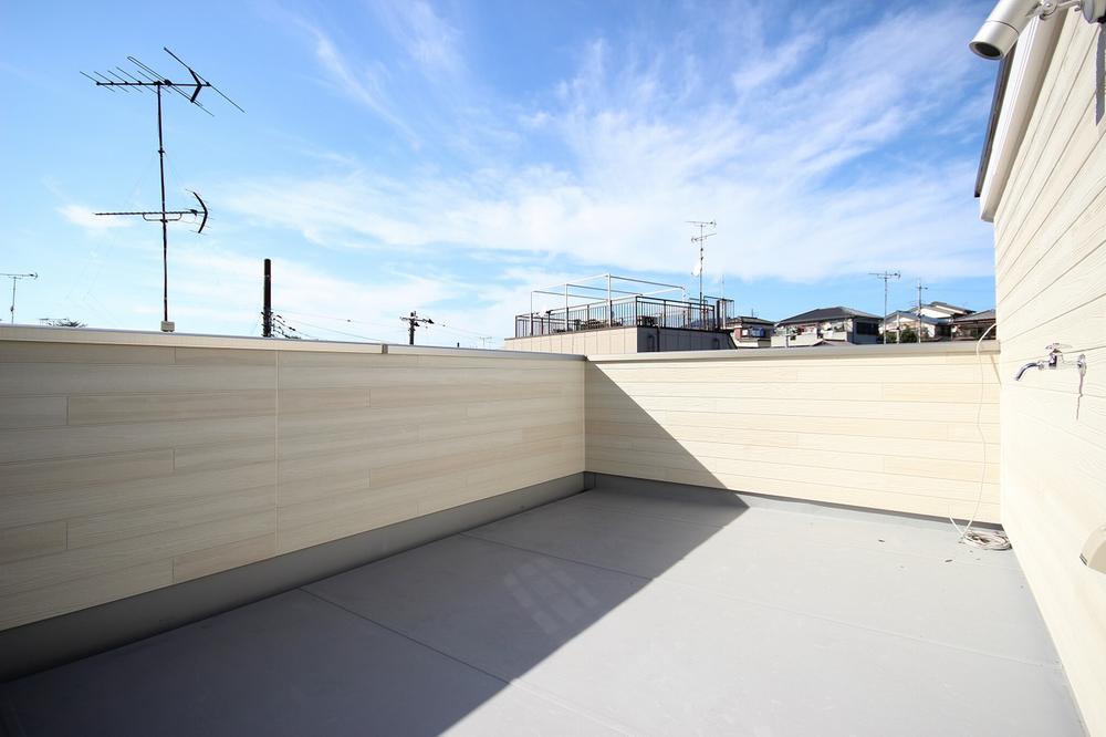 Balcony. Rooftop feel the sky near