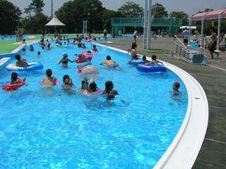 Other Environmental Photo. A running water pool, Ichikawa city's largest Ichikawa citizen pool