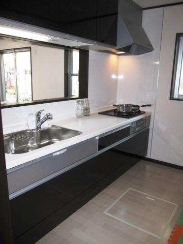 Kitchen. Same specifications photo (kitchen) and easy to use fashionable face-to-face kitchen