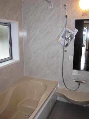 Bathroom. Same specifications photo (bathroom) wide and comfortable bathroom