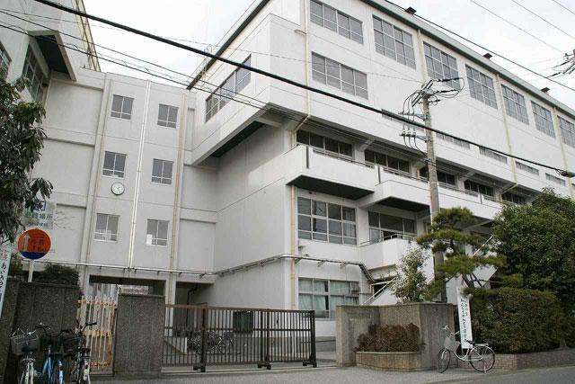 Junior high school. Ichikawa Municipal Ozu 200m up to junior high school
