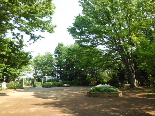 park. 617m until Suwada park (park)