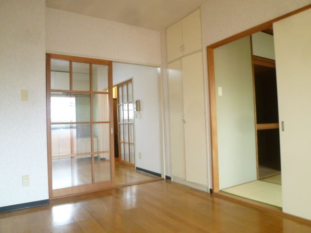 Kitchen. Western-style as seen from the veranda side