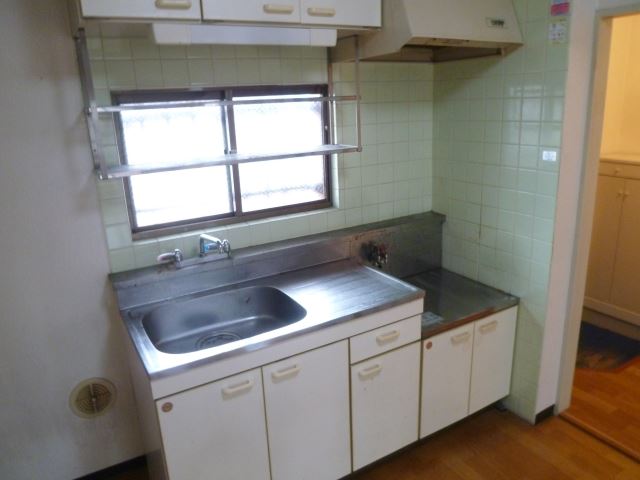 Kitchen. Gas stove can be installed