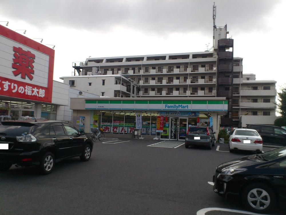 Convenience store. FamilyMart From local about 440m (6-minute walk)