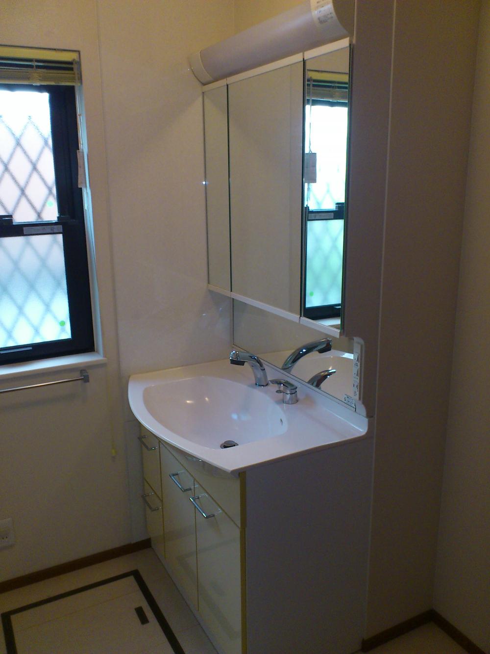 Wash basin, toilet. Indoor (September 2013) Shooting