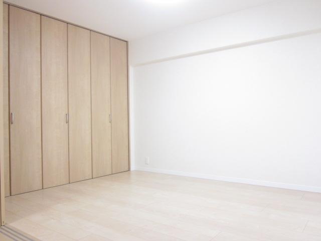 Non-living room. Living next to the Western-style