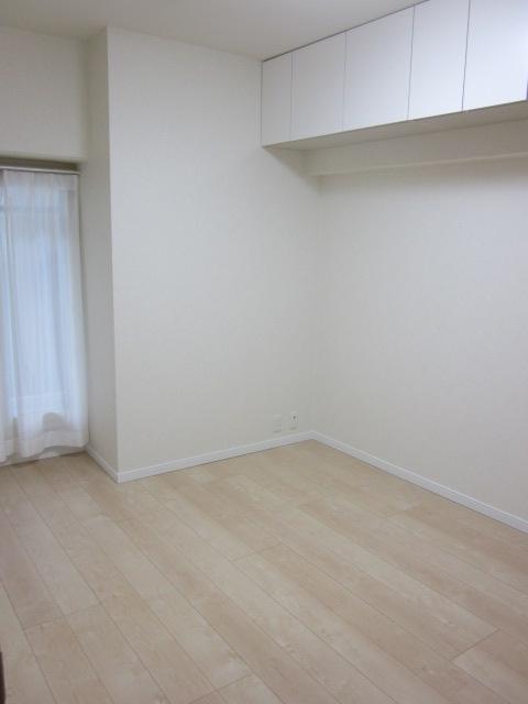 Non-living room. And increasing the thermal insulation properties, We established the Inpurasu which is effective to prevent dew condensation.