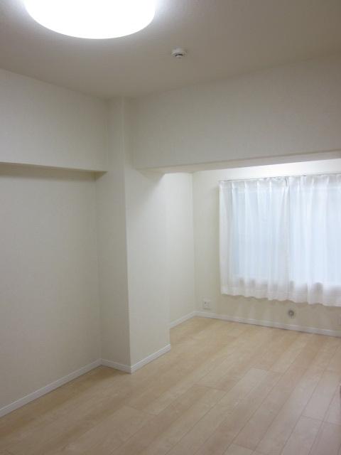 Non-living room. And increasing the thermal insulation properties, We established the Inpurasu which is effective to prevent dew condensation.