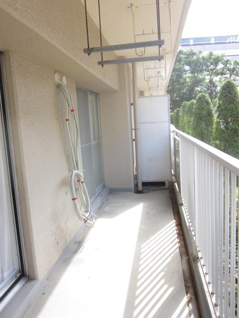 Other. There is the entire building, This is a good per sun on o'clock of October 10 am.