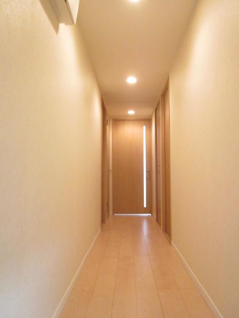 Entrance. Interior corridor, such as hotels