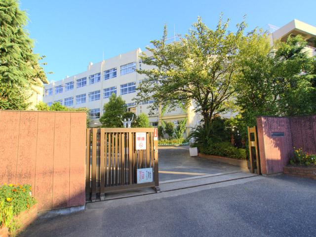 Primary school. 140m until Ichikawa Municipal Niihama Elementary School