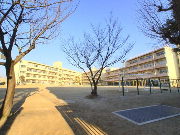 Primary school. Ichikawa Municipal Gyotoku 1000m up to elementary school