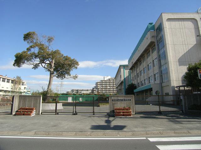 Junior high school. Minamigyotoku 1050m until junior high school