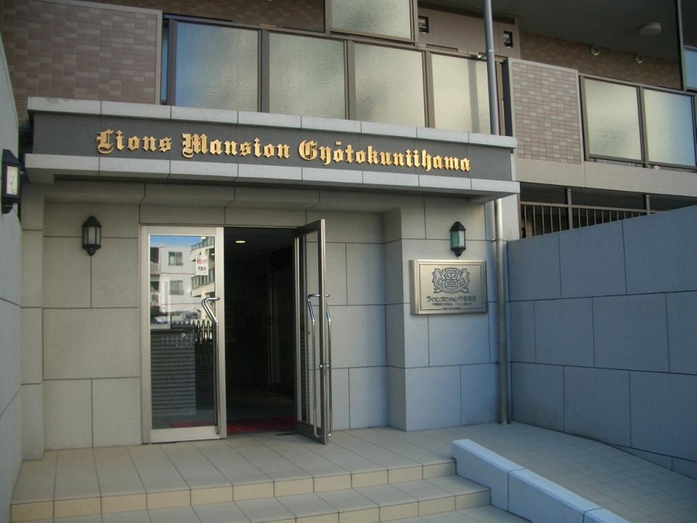 Entrance. Common areas