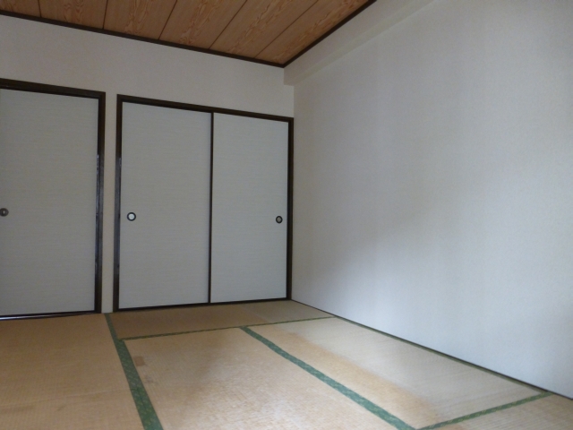 Living and room. Tatami will Omotegae before you move. 