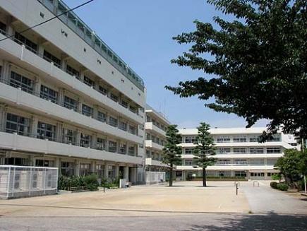 Junior high school. 920m until Ichikawa Municipal fifth junior high school