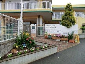 kindergarten ・ Nursery. 1048m until the child nursery of flowers