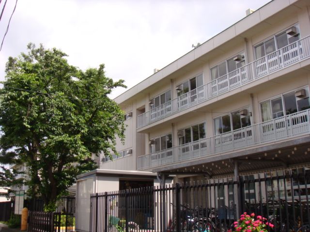 Primary school. 280m up to municipal northern elementary school (elementary school)