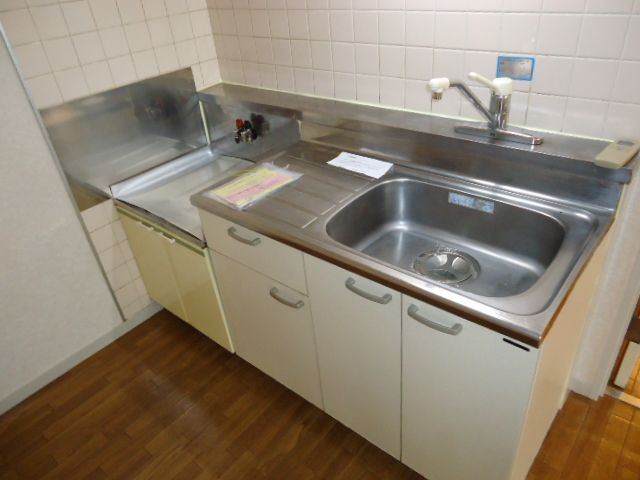 Kitchen. Gas stove can be installed