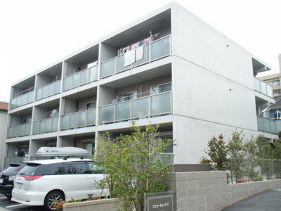 Building appearance. RC apartment is located in a quiet residential area.