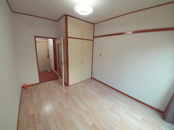 Living and room. There are 5.5 Pledge ☆