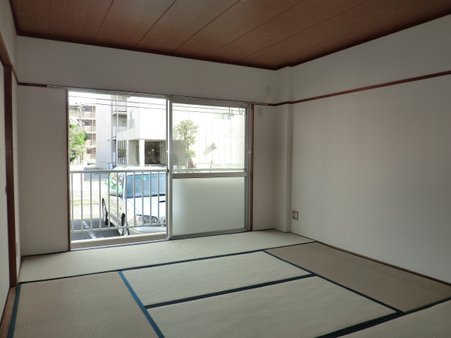 Other room space. Shoot the balcony direction from Japanese-style room